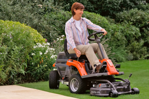 MOWSTAR24-h325-0284 HUSQVARNA R 112C5 Frontmäher inkl. Mähdeck Combi 85
